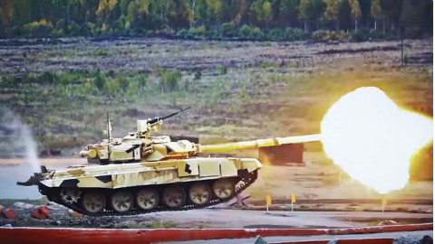 99A坦克与M1A2对射谁更强?我军700楔形复合装甲,可挡贫铀穿甲弹